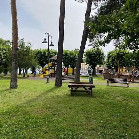 La Casa Nel Borgo Apartment Angera Bagian luar foto