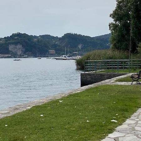 La Casa Nel Borgo Apartment Angera Bagian luar foto