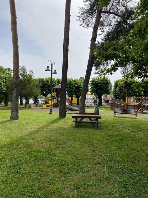 La Casa Nel Borgo Apartment Angera Bagian luar foto
