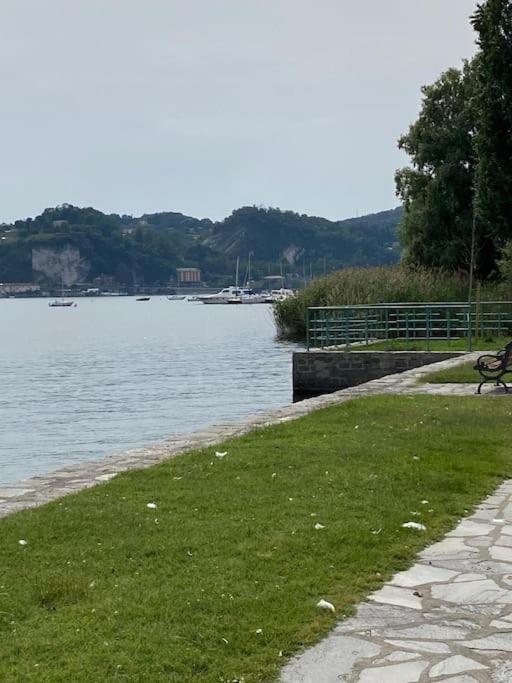 La Casa Nel Borgo Apartment Angera Bagian luar foto