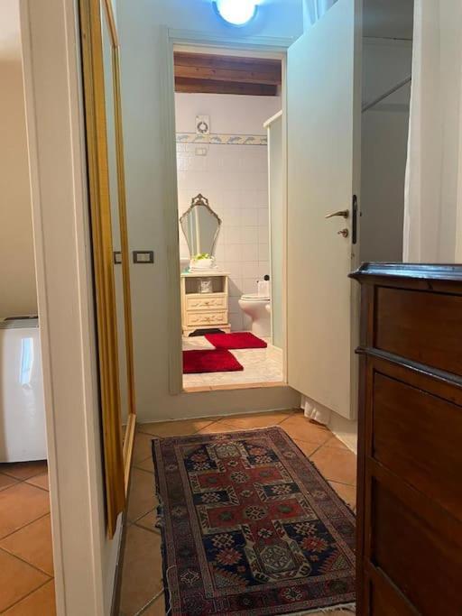 La Casa Nel Borgo Apartment Angera Bagian luar foto